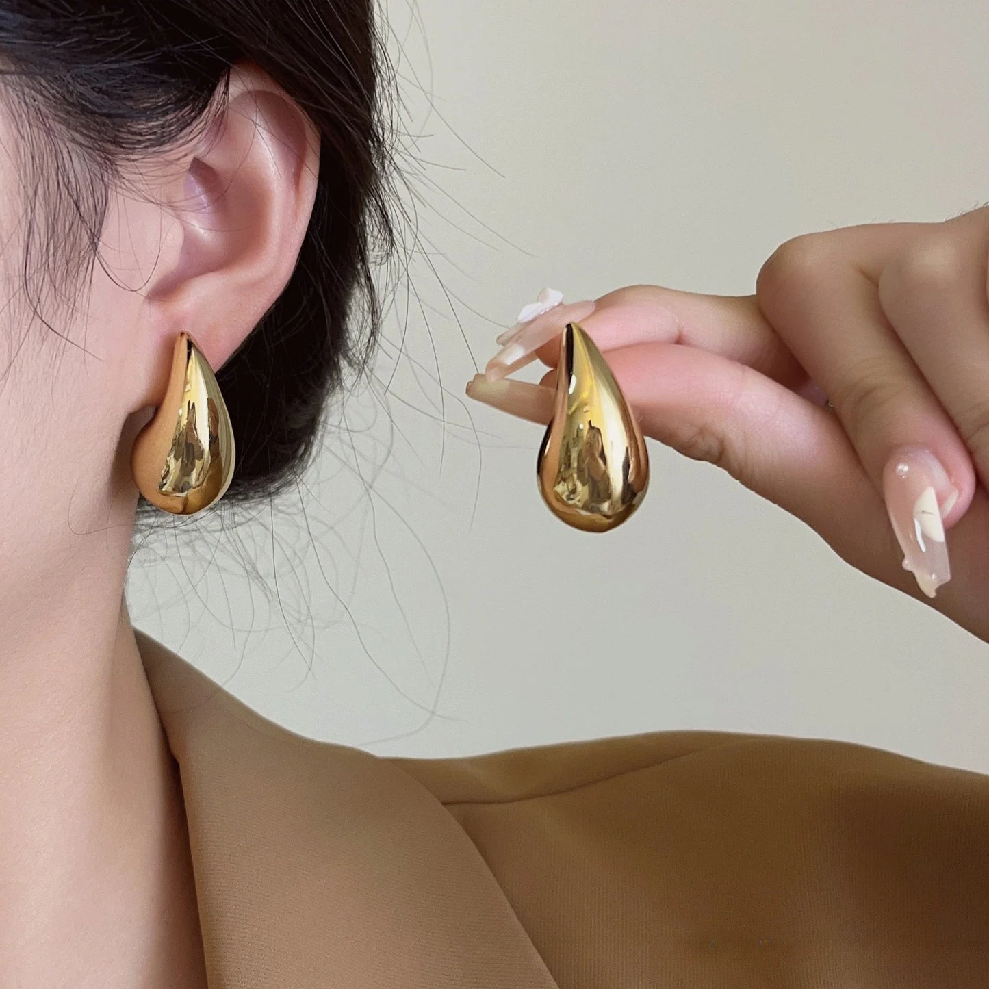 Vintage Gold Plated Chunky Dome Drop Earrings for Women Glossy Thick Teardrop Earrings Dupes Lightweight Hoops Earrings Jewelry